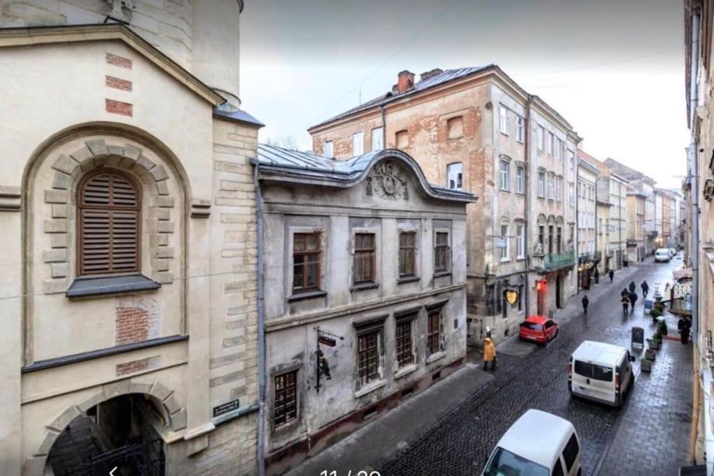 вірменська 12 * Львов
